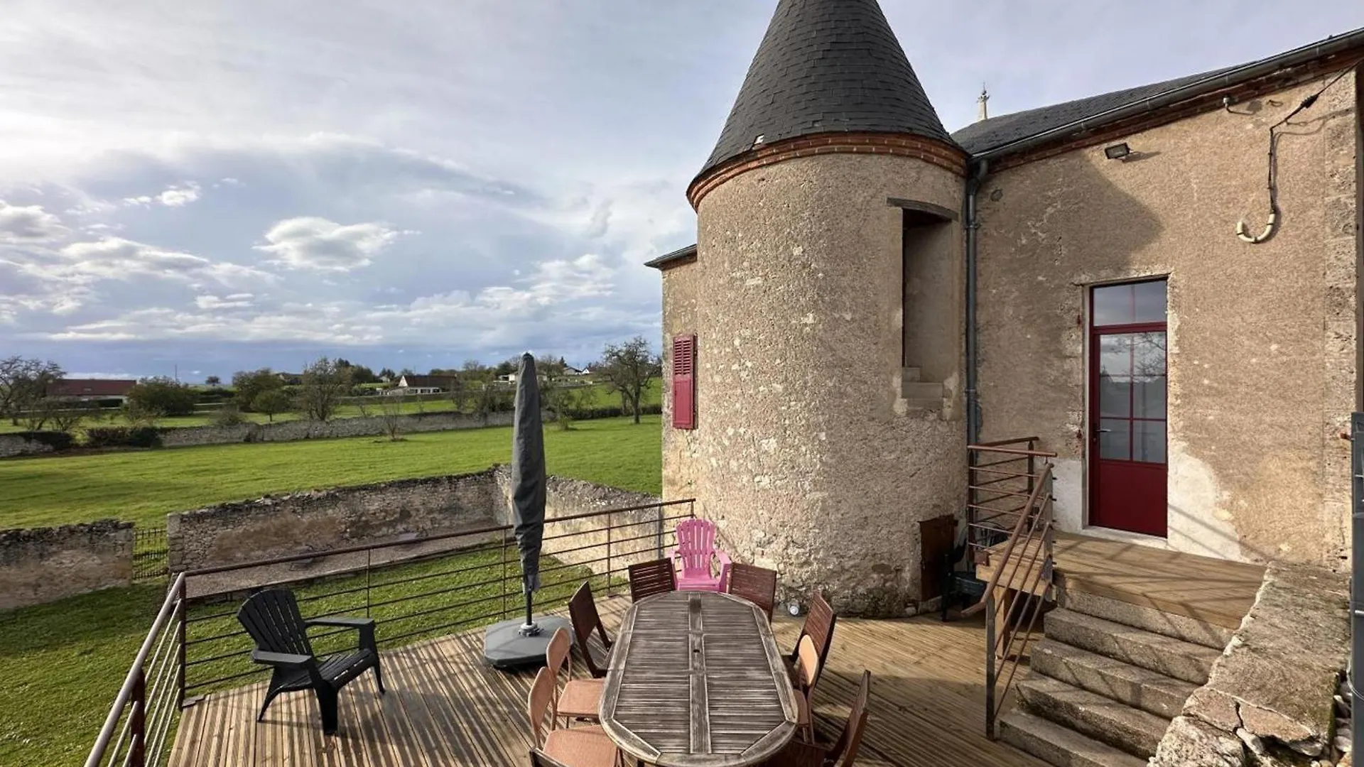 Maison 19Eme Renovee Avec Terrasse Et Bornes De Recharge - Fr-1-489-406 Cindre 0*,  France